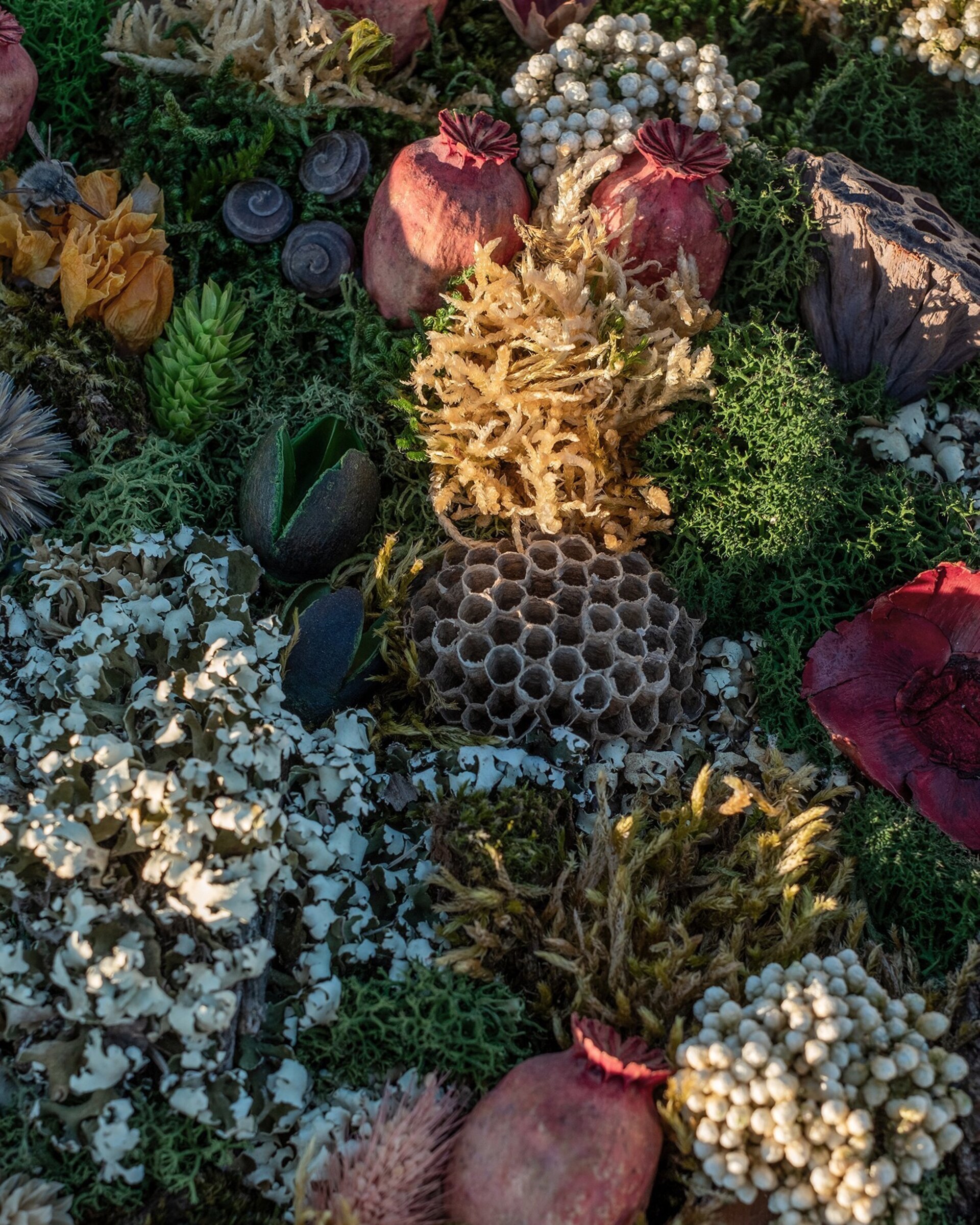 Cuadro floral artesanal “Veneración” (36x36 cm) - 5